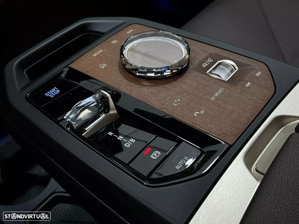 BMW ix xDrive 40 Pack Desportivo - 16