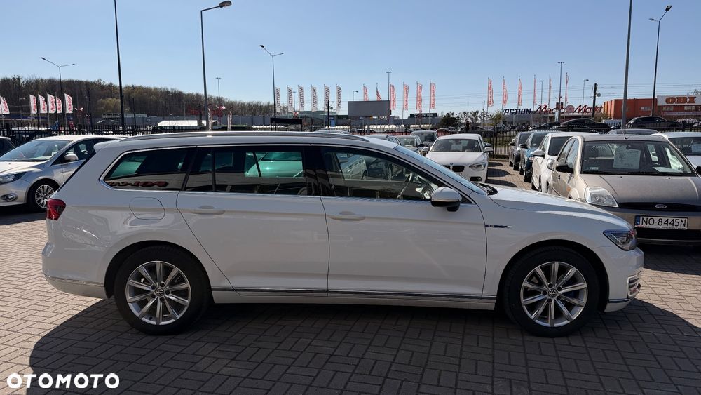 Volkswagen Passat - 32
