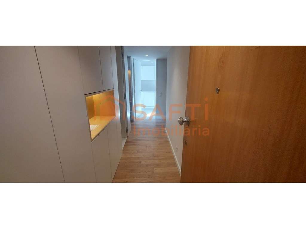 Apartamento T3 Totalmente Renovado - Grande imagem: 2/38