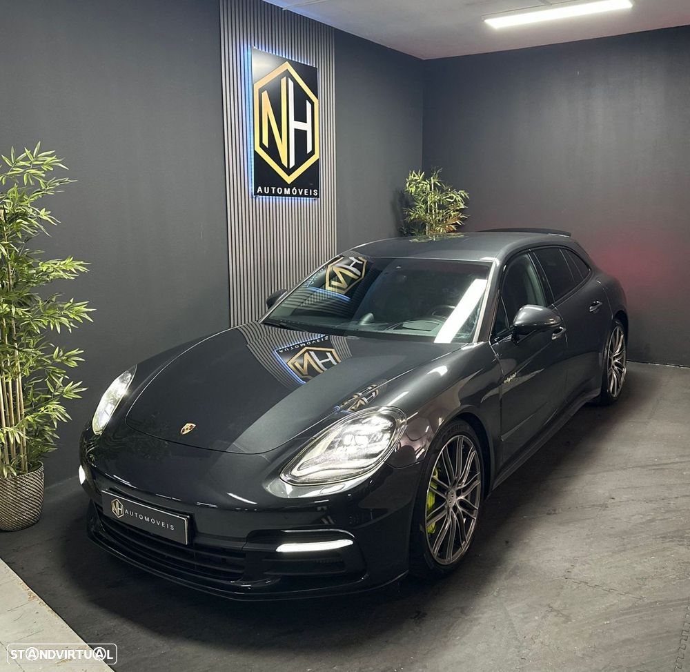 Porsche Panamera Sport Turismo - 1