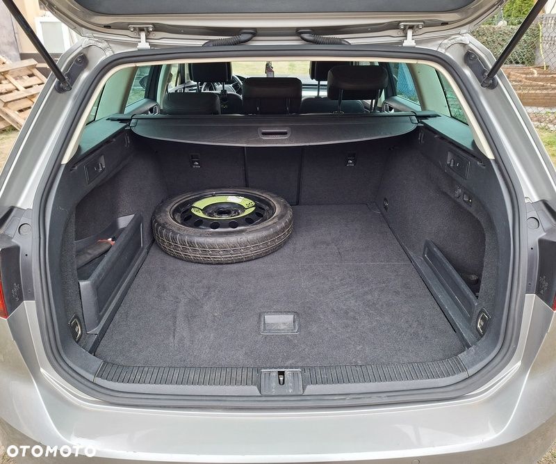 Volkswagen Passat - 31