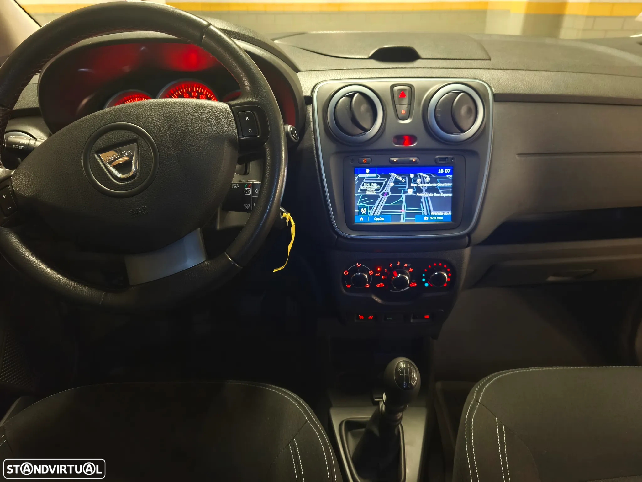 Dacia Lodgy 1.5 dCi Stepway 7L - 8