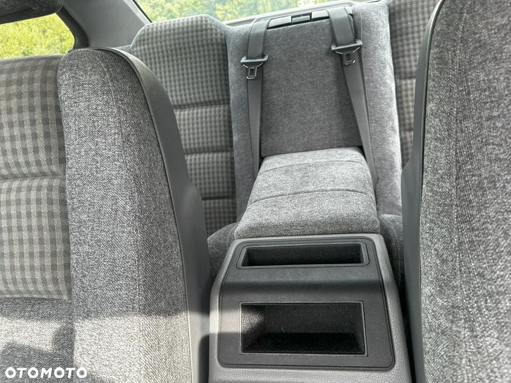BMW Seria 8 - 21