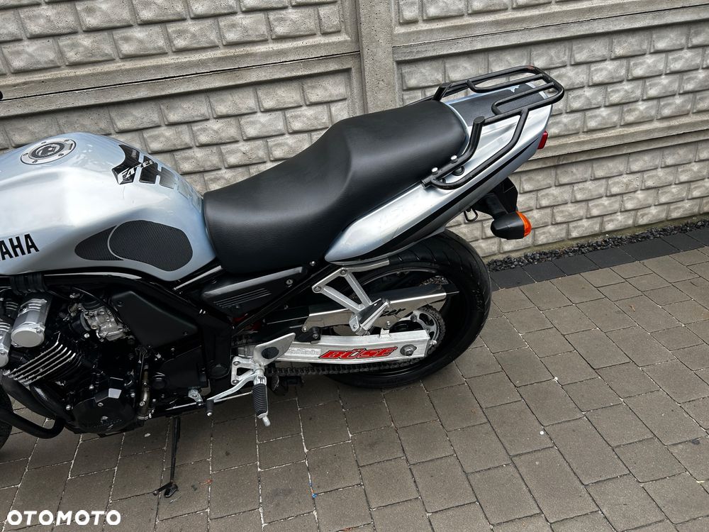 Yamaha FZS - 18