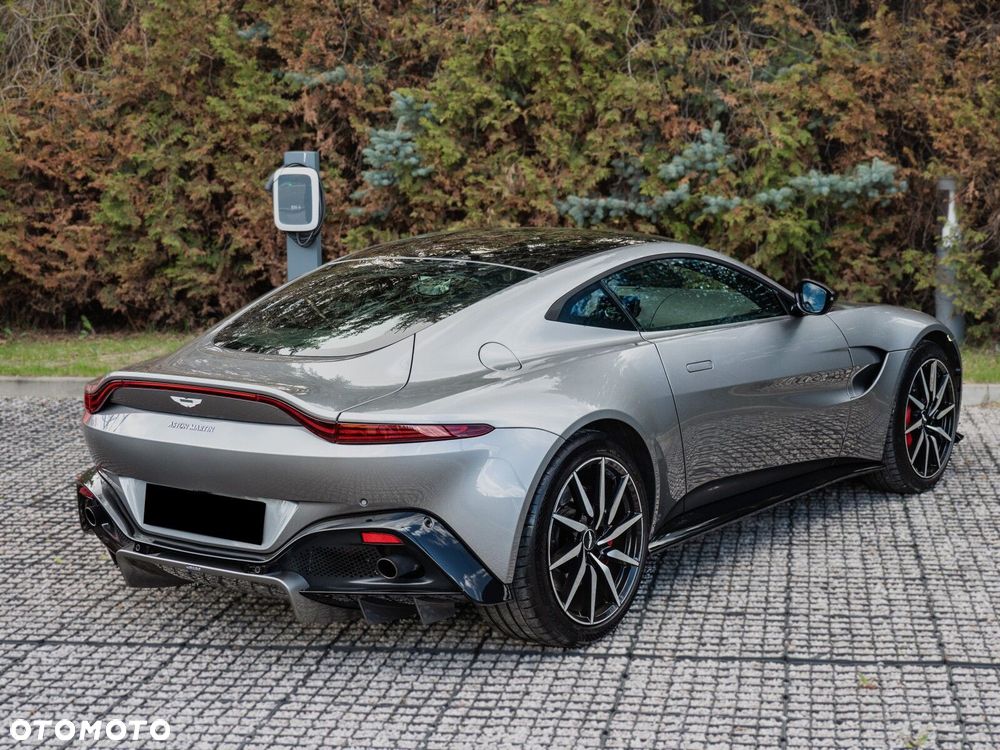 Aston Martin V8 Vantage - 6