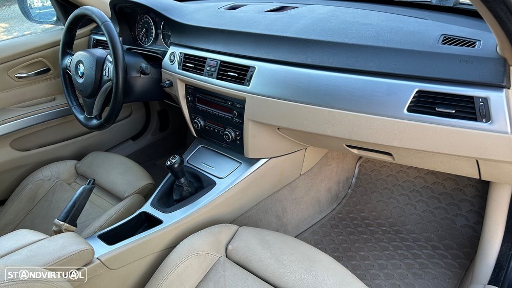 BMW 320 d Sport - 16