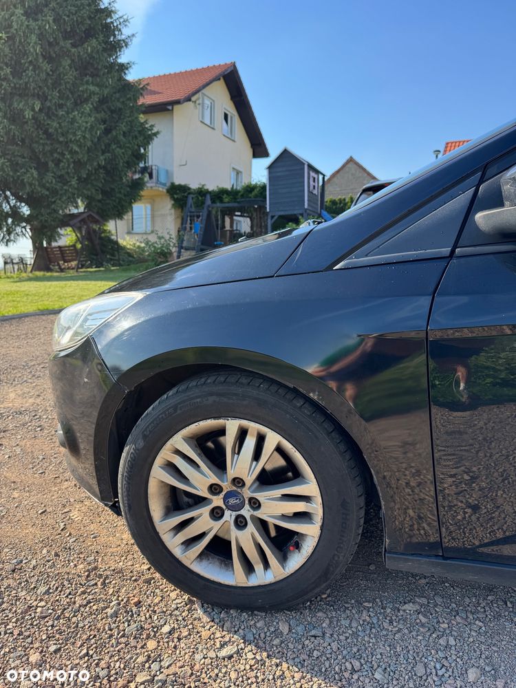 Ford Focus 1.6 Ambiente - 4