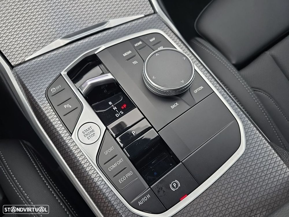 BMW 320 d Pack Desportivo M Pro Auto - 17
