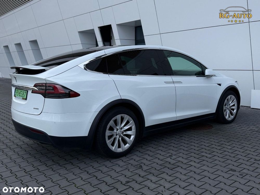 Tesla Model X - 12