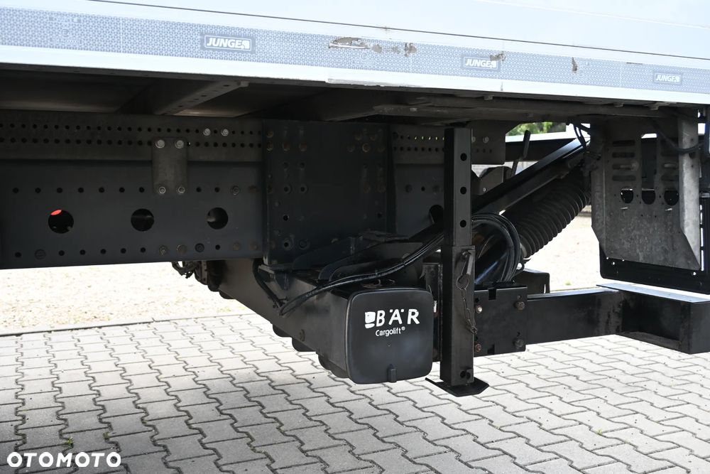 Mercedes-Benz Atego 1527 kontener 7,25 winda 2 T klima kamery - 7