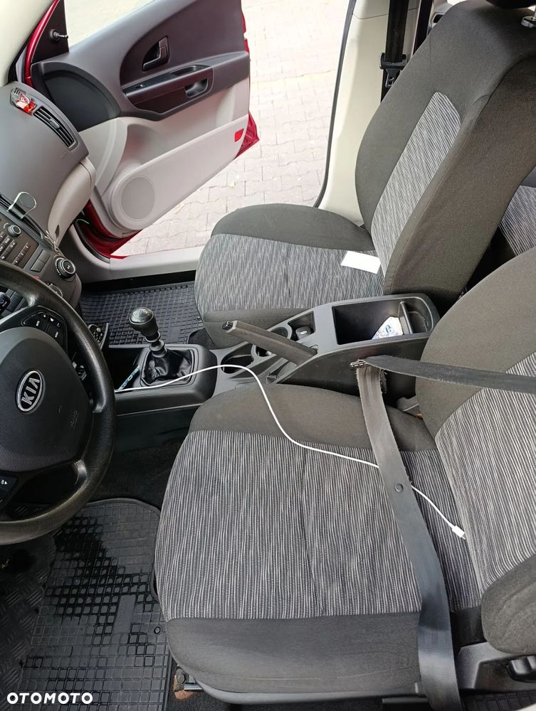 Kia Ceed Cee'd 1.6 Comfort + - 9