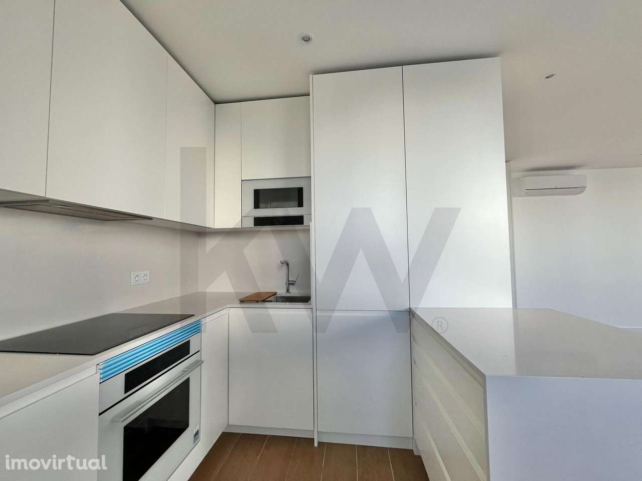 T1 de Luxo em Primeira Linha de Mar | Condomínio Exclusivo com Piscina - Grande imagem: 2/26