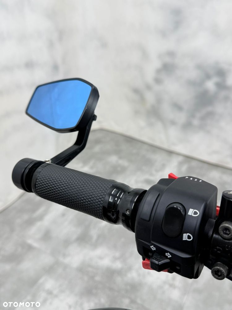 Triumph Street Triple - 8