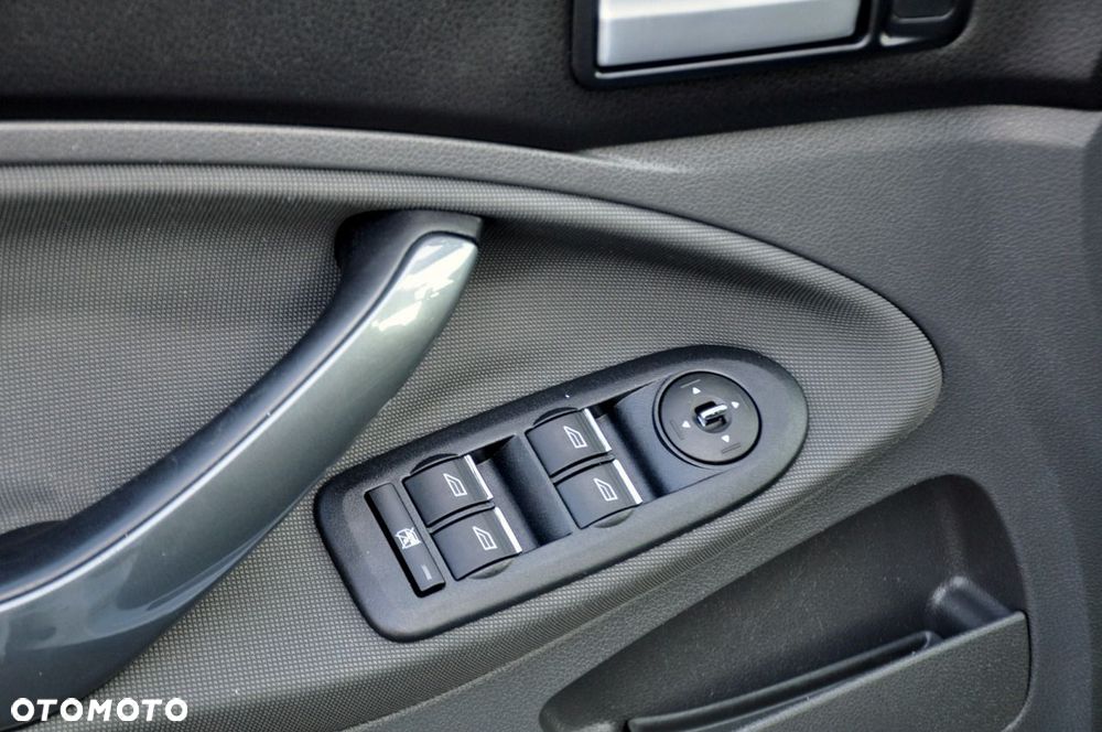 Ford Kuga - 35