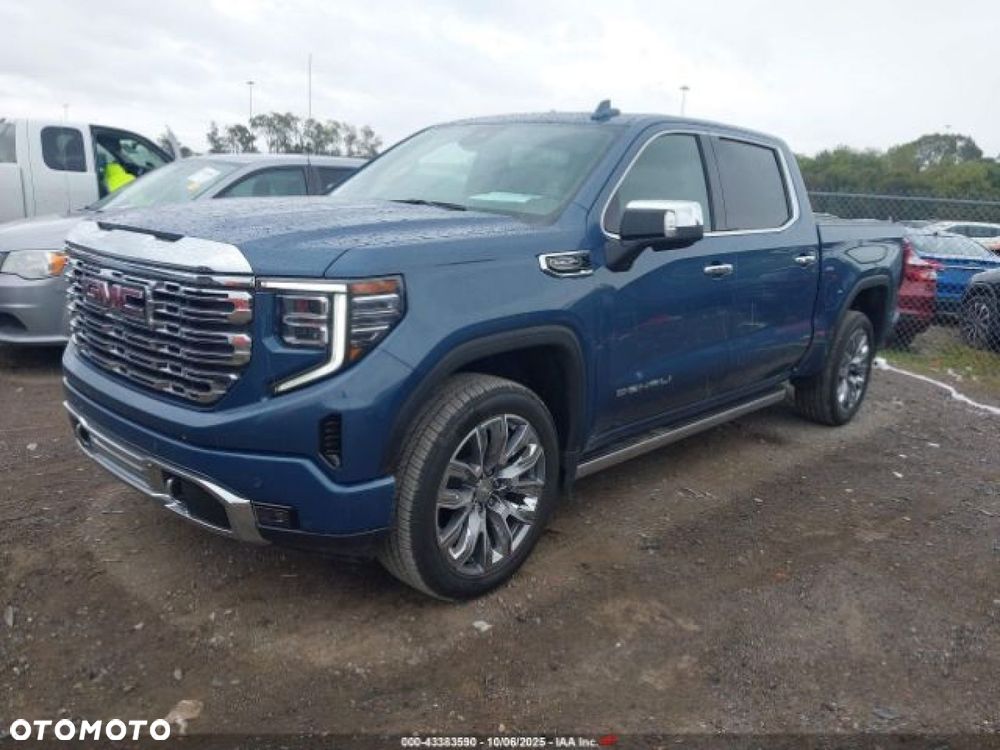 GMC Sierra - 2