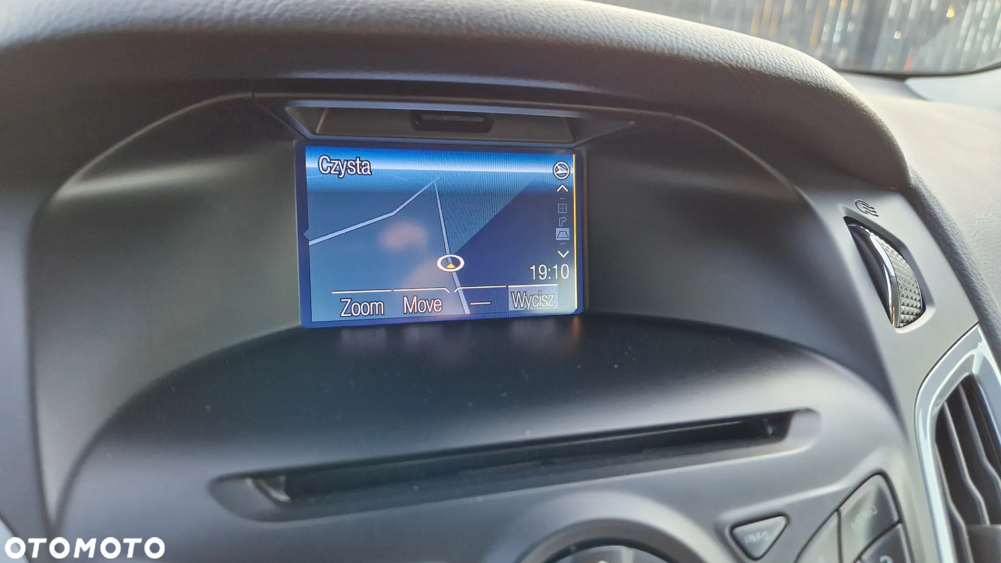 Ford Focus - 36