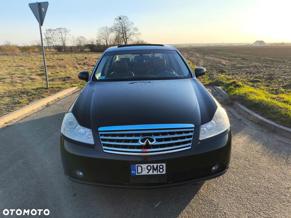 Infiniti M - 12