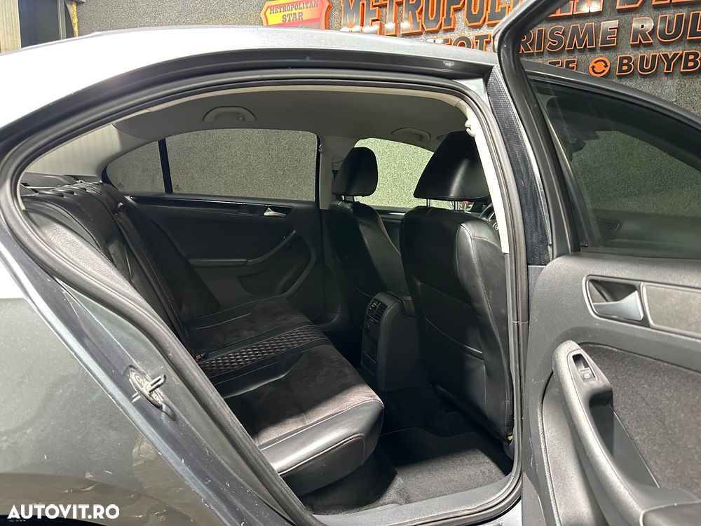Volkswagen Jetta 1.6 TDI Comfortline - 8