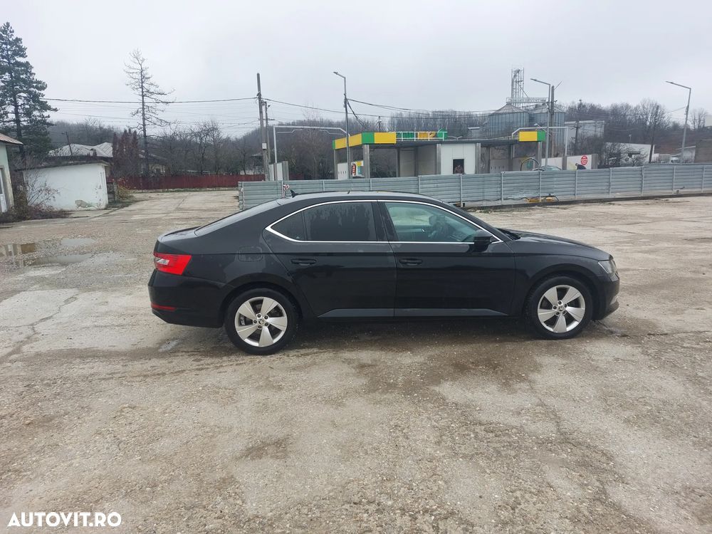 Skoda Superb 2.0 TDI DSG Active - 7