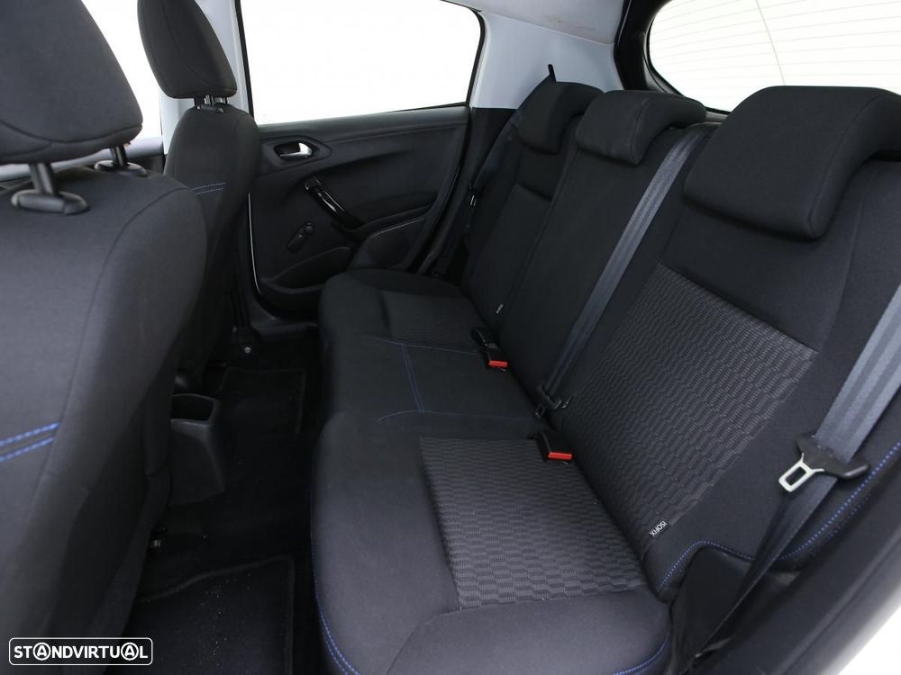 Peugeot 208 - 9