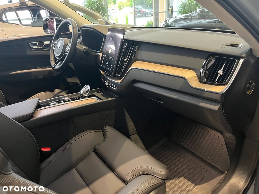 Volvo XC 60 B5 B AWD Plus Dark - 10