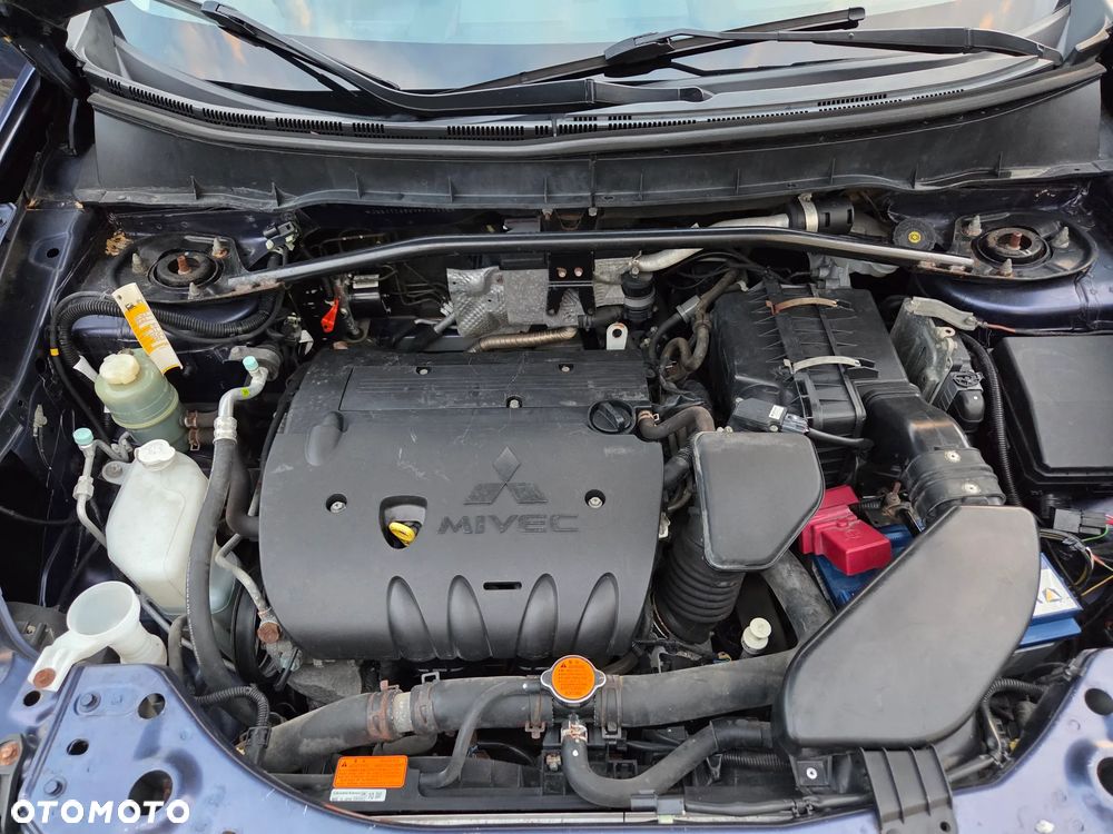 Mitsubishi Outlander 2.4 4WD CVT Intense - 32
