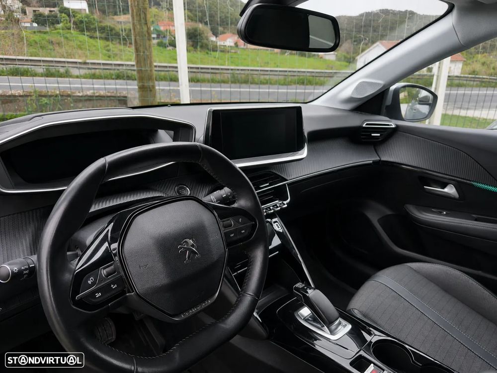 Peugeot e-208 Allure - 4