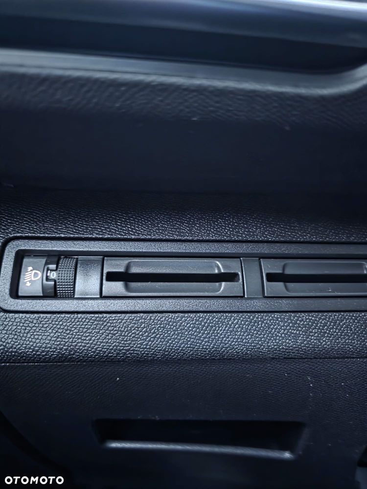 Peugeot 3008 1.2 PureTech Allure S&S - 32