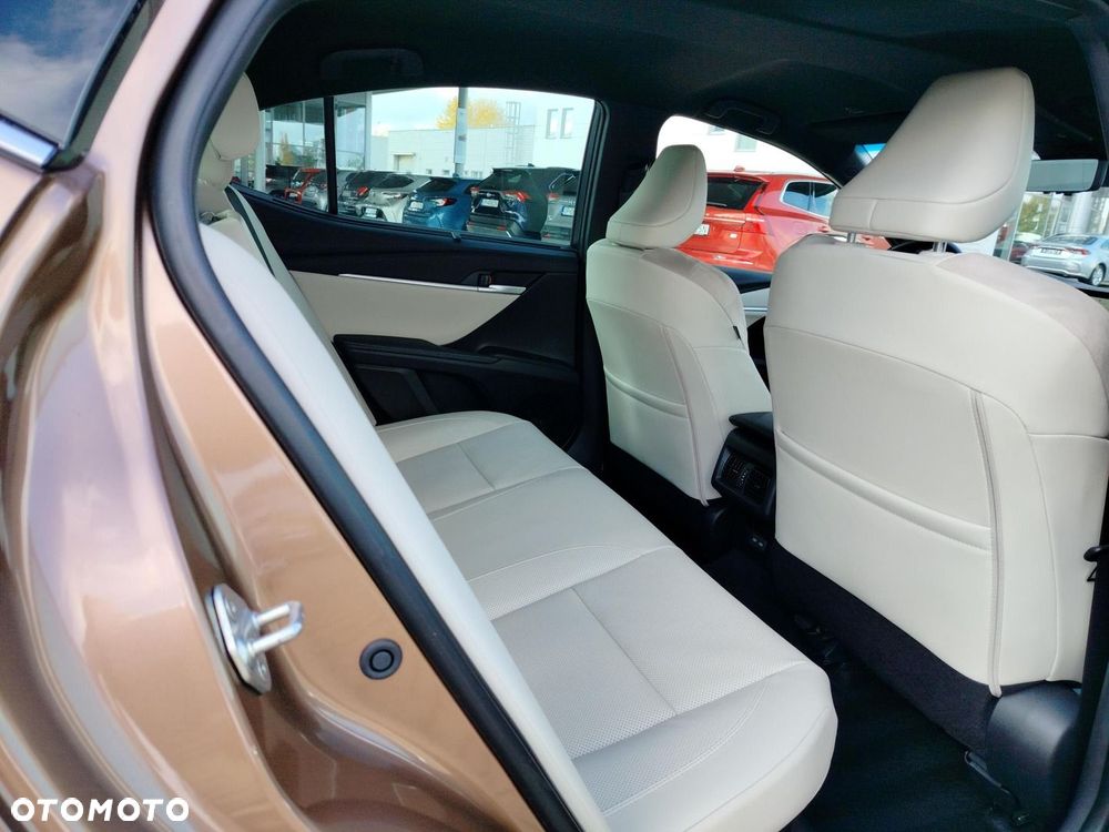 Toyota Camry - 10