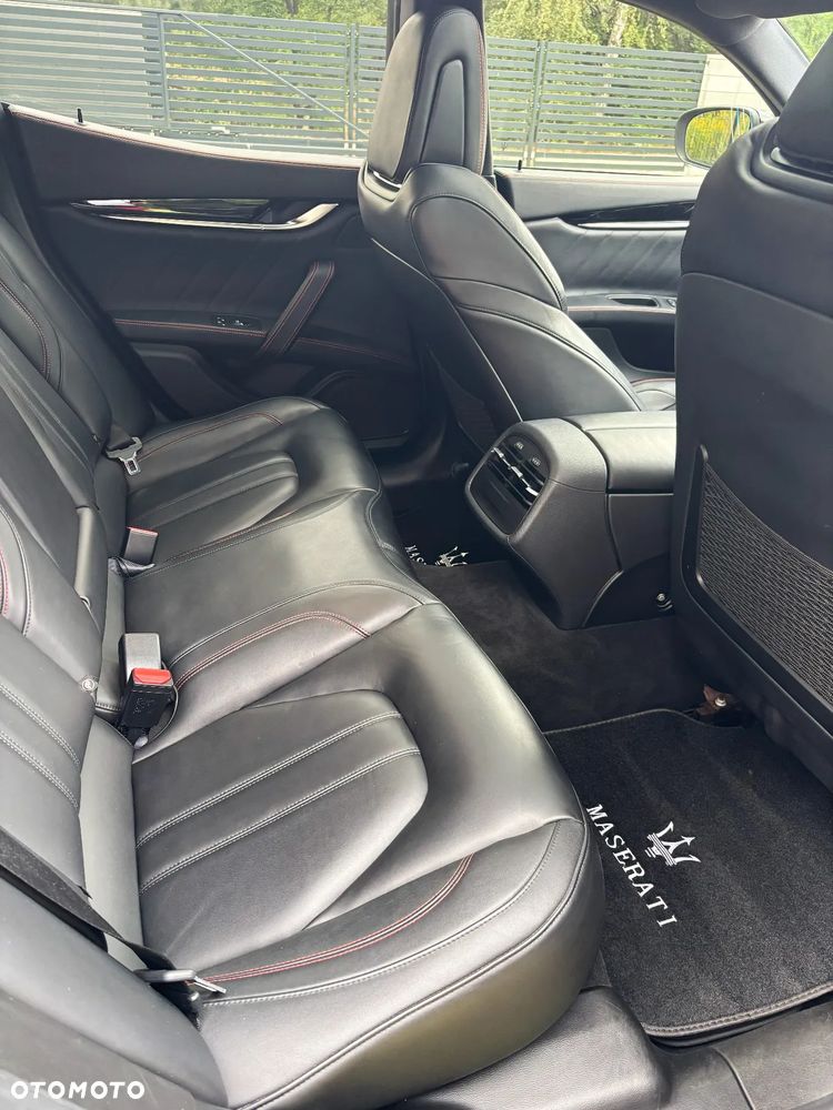 Maserati Ghibli S GranSport - 17