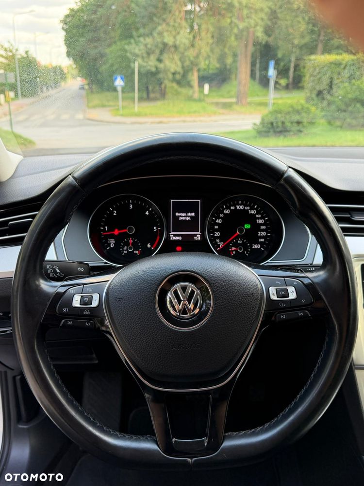 Volkswagen Passat - 33
