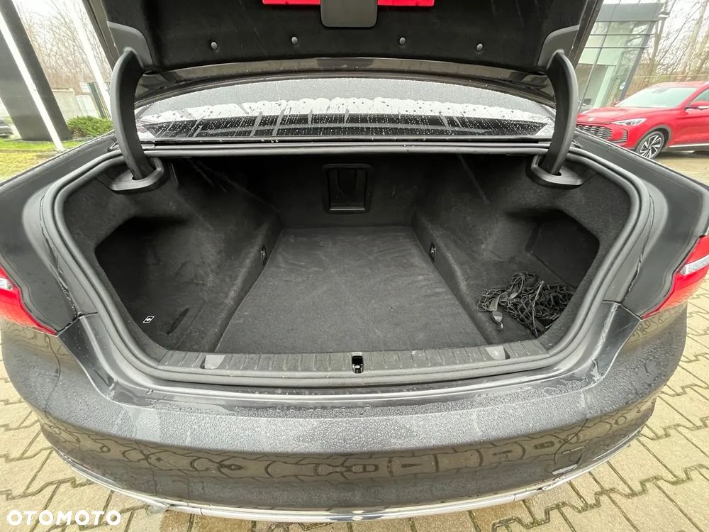 BMW Seria 7 750i xDrive - 9
