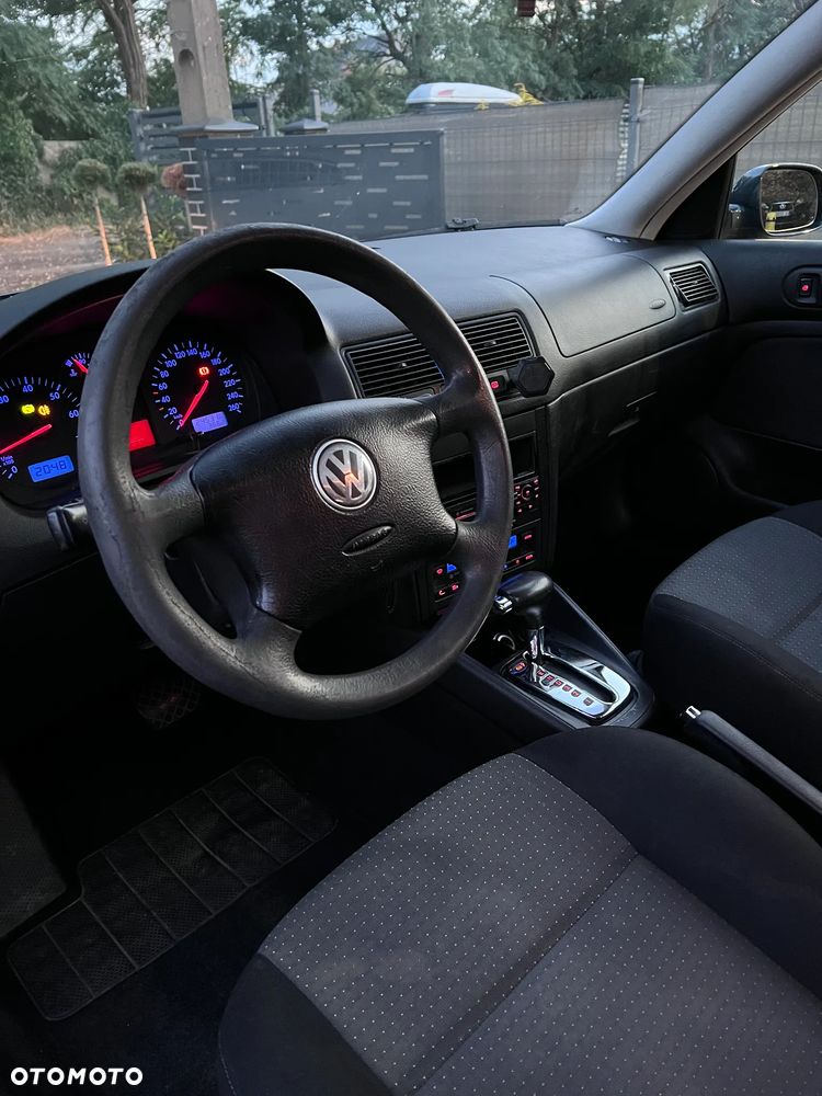Volkswagen Golf - 8