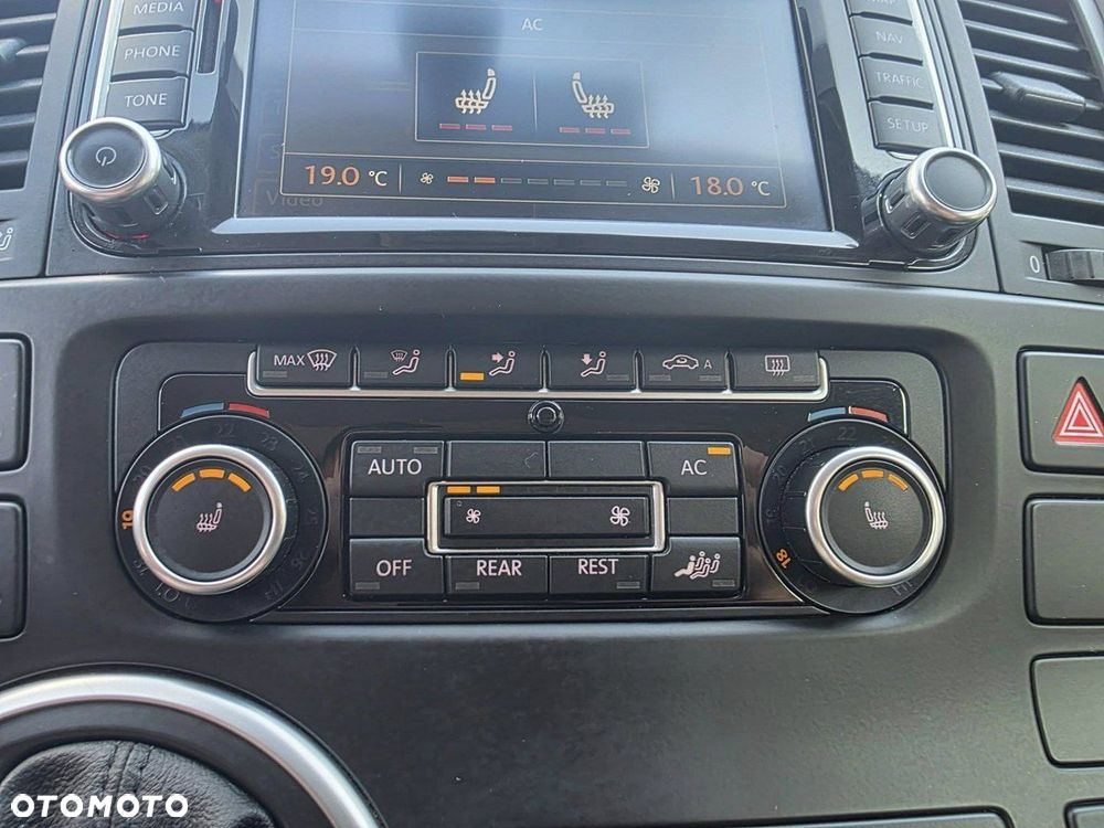 Volkswagen Multivan - 28