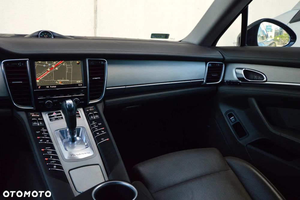 Porsche Panamera 4 - 22