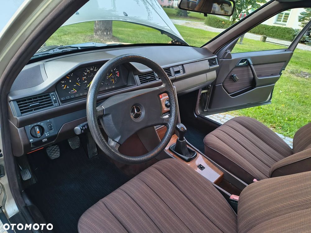 Mercedes-Benz W124 (1984-1993) - 13