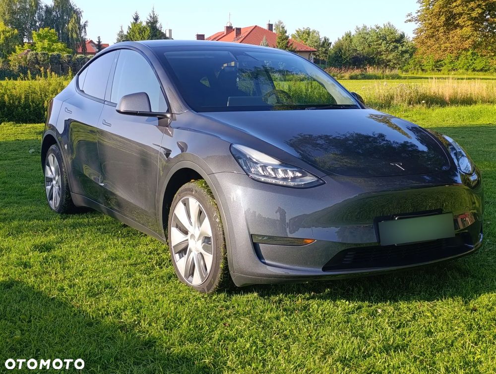 Tesla Model Y - 4