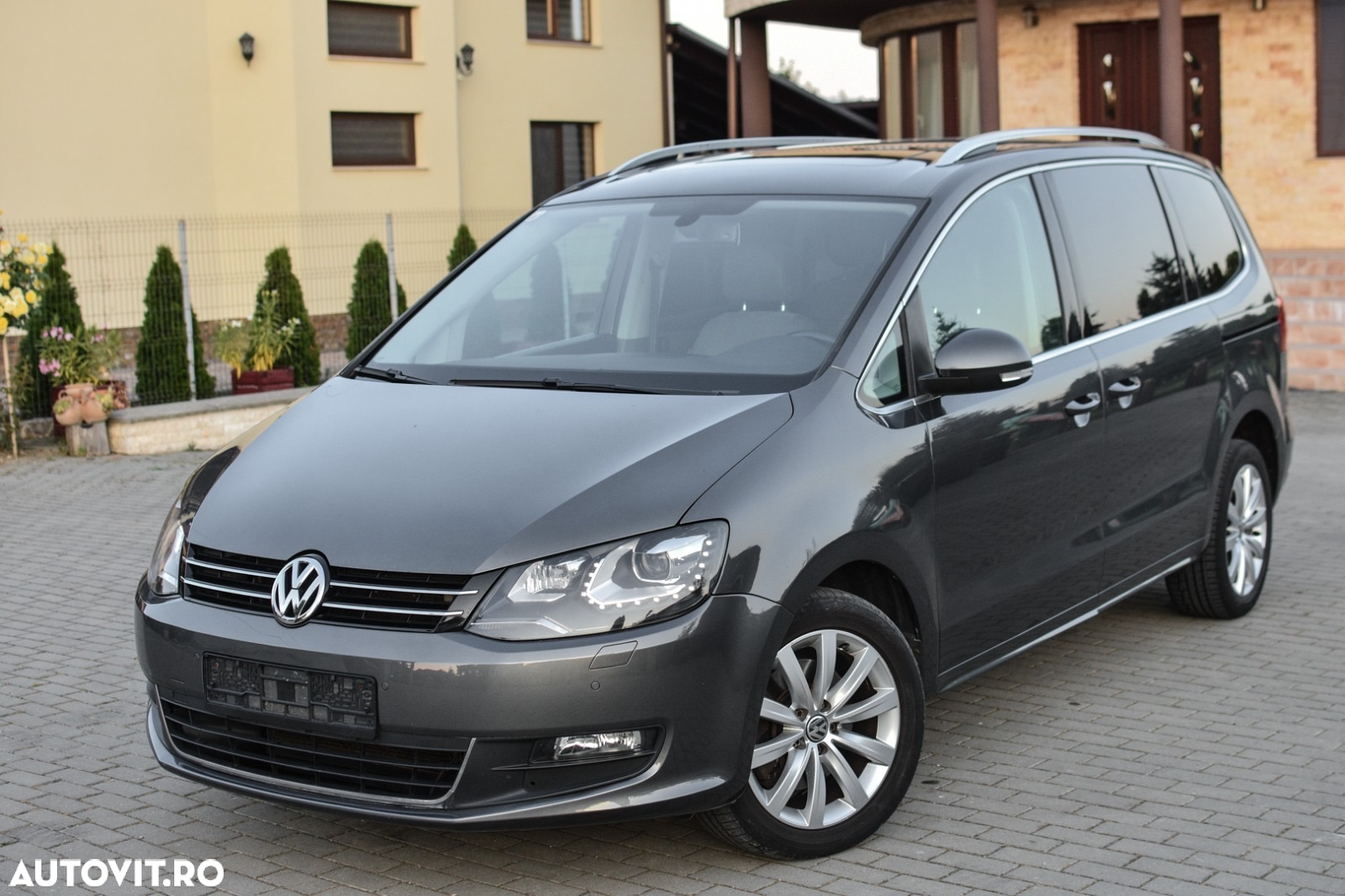 Volkswagen Sharan 2.0 TDI DSG BlueMotion Technology Highline - 25