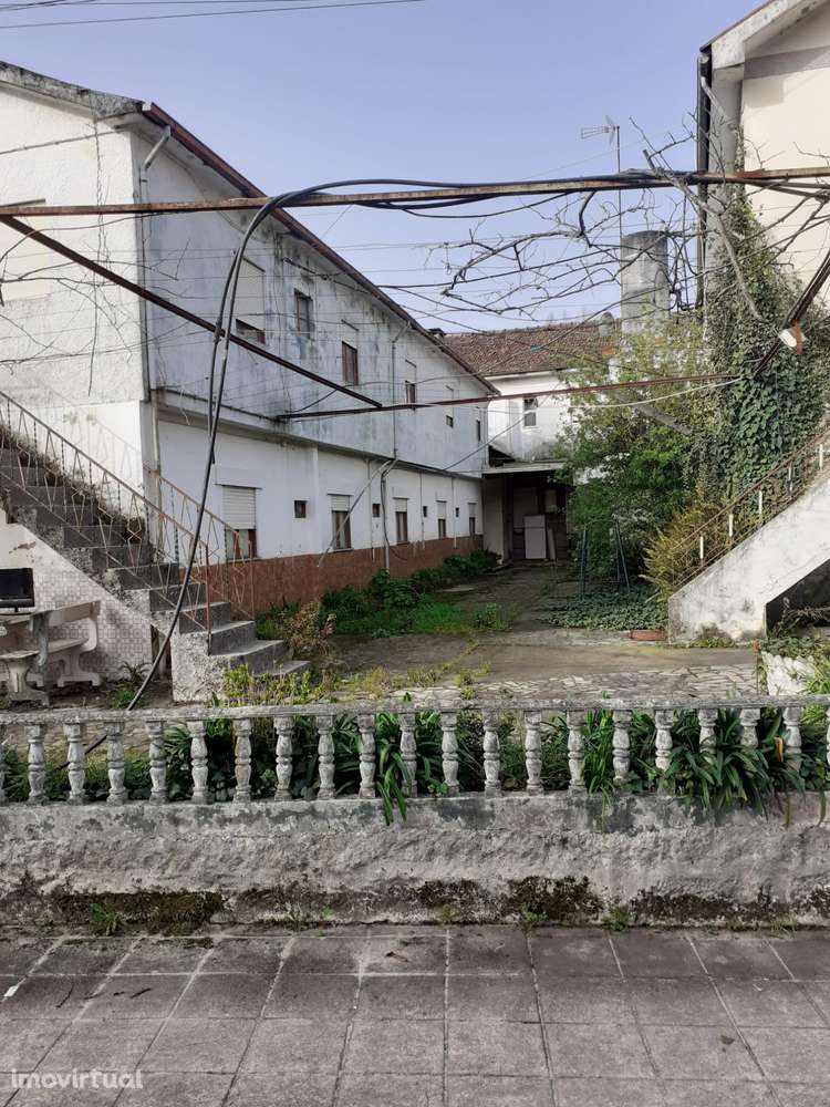 Venda de prédio localizado centro das Termas São Vicente Penafiel - Grande imagem: 3/17