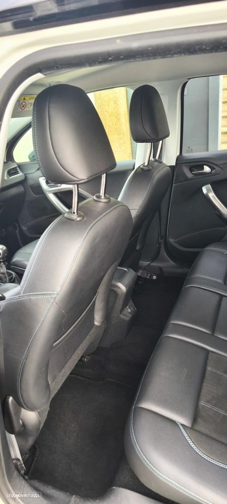 Peugeot 2008 1.6 BlueHDi Crossway - 4
