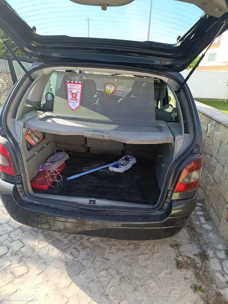 Renault Mégane Scénic - 8