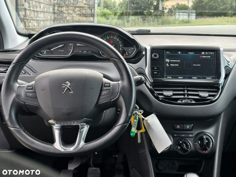 Peugeot 208 - 12