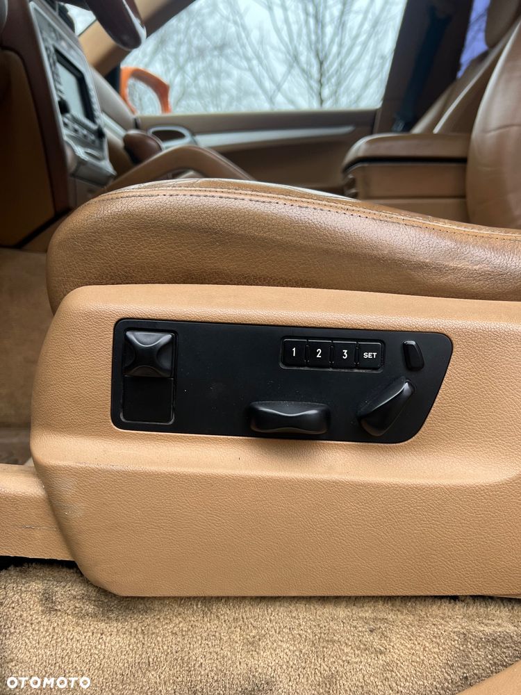 Porsche Cayenne - 35