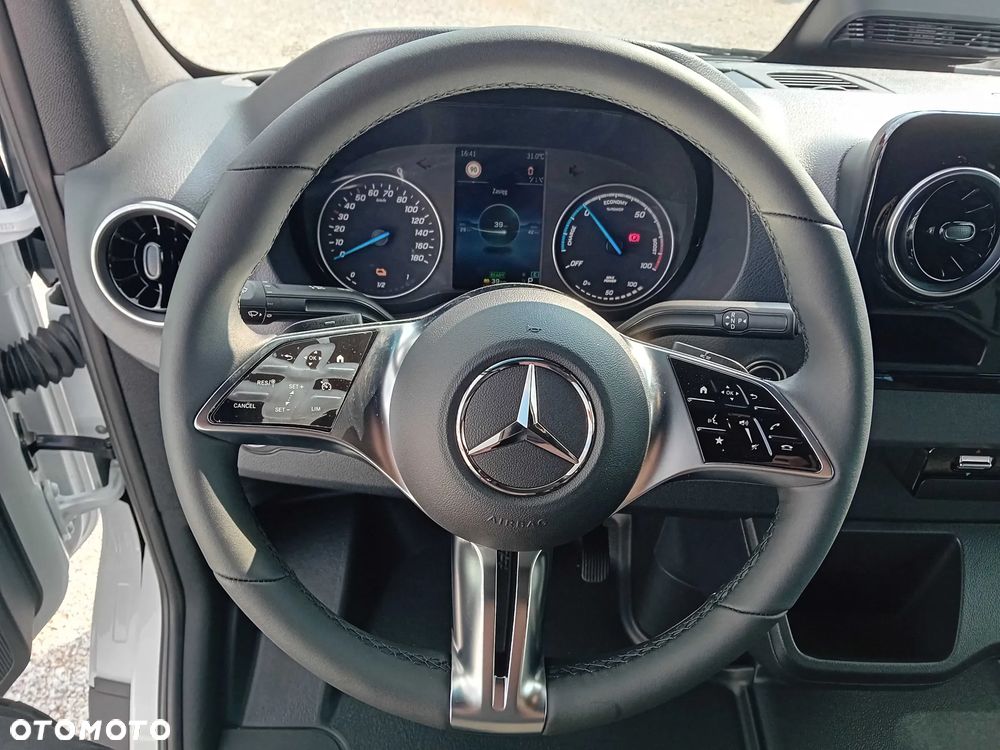 Mercedes-Benz eSprinter 320e - 10