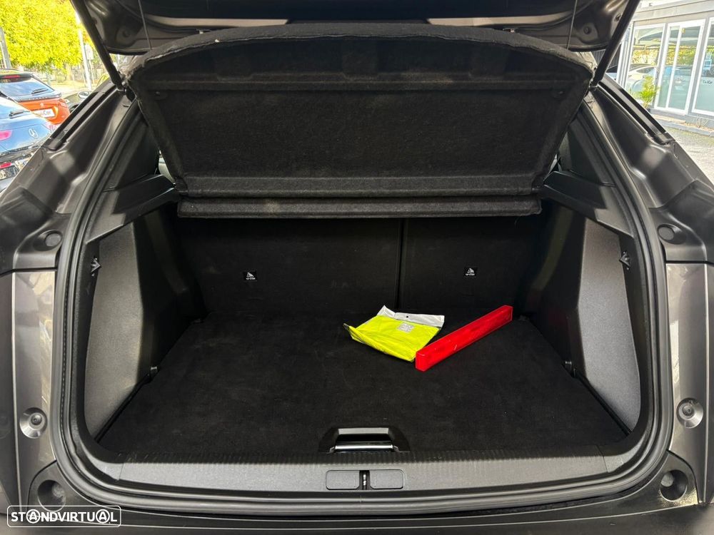 Peugeot 2008 1.2 PureTech Allure EAT8 - 11