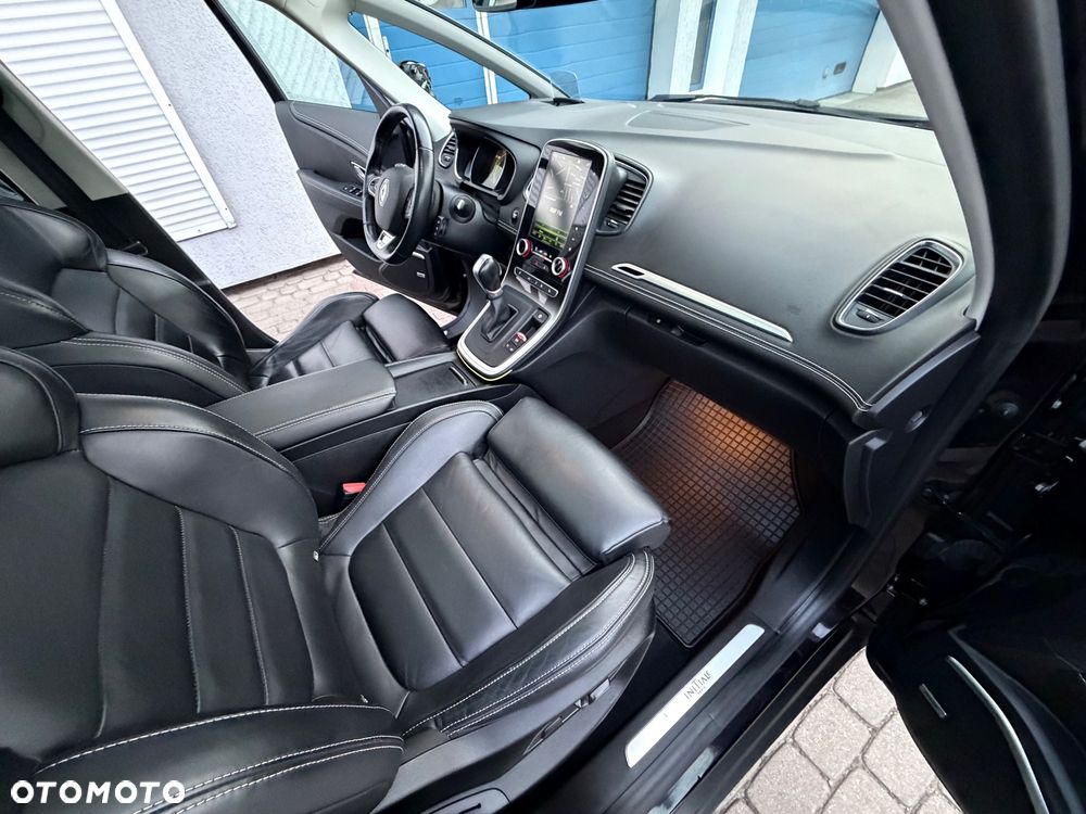 Renault Grand Scenic - 32