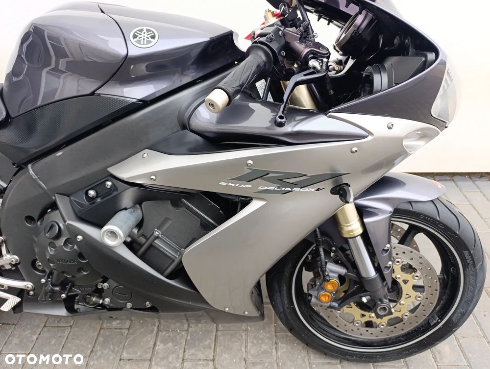 Yamaha R1 - 29
