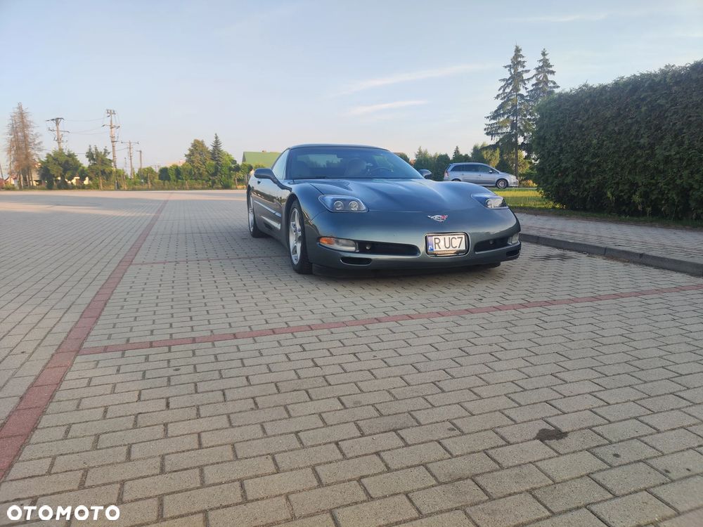 Chevrolet Corvette - 4