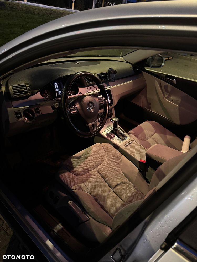 Volkswagen Passat 2.0 TDI Comfortline DSG - 6