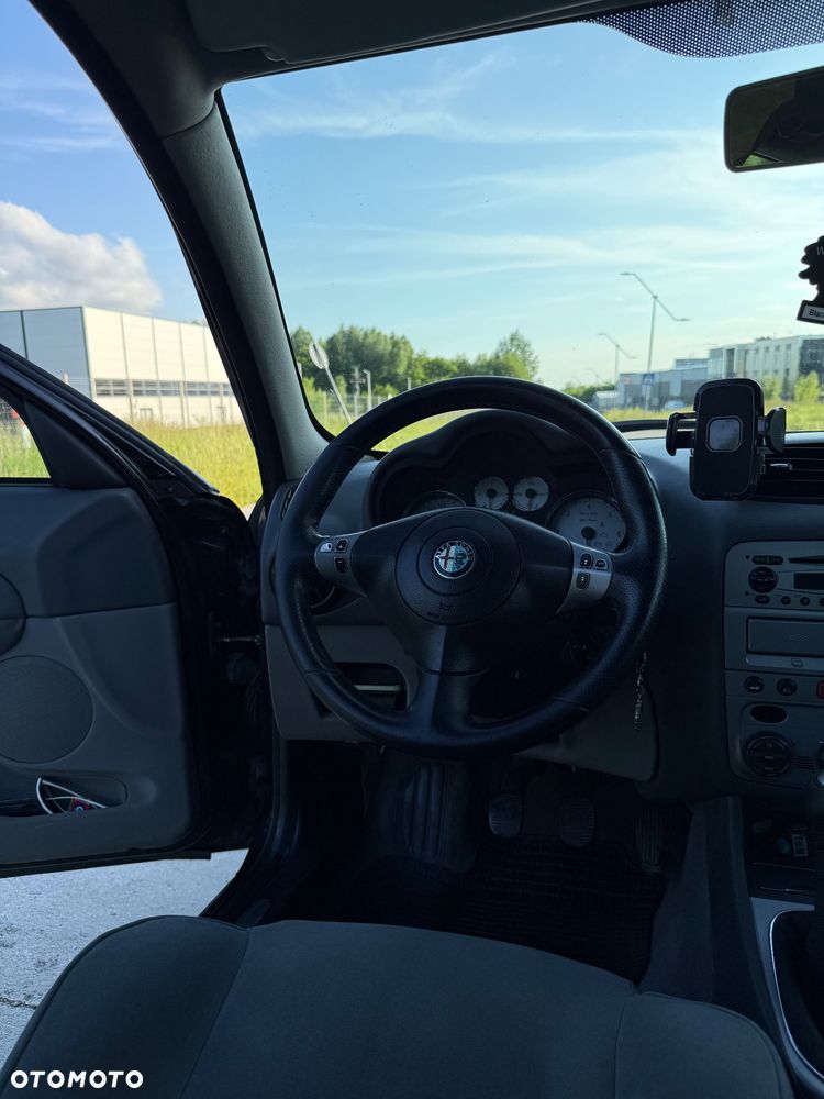 Alfa Romeo 147 1.9 JTD 16V Distinctive - 18